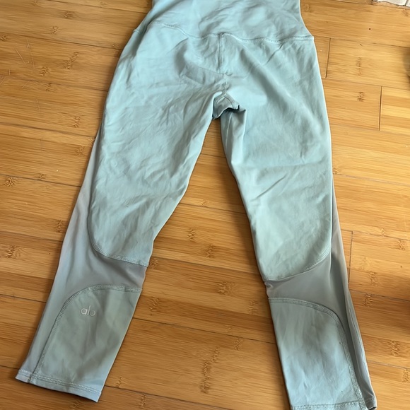 Alo yoga high waisted coast capri powder blue leggings - Picture 4 of 7